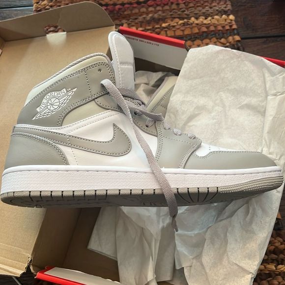 Mens Nike Air Jordan 1 Mid College Grey - 554724-082 Size 9 NDS - Picture 2 of 10